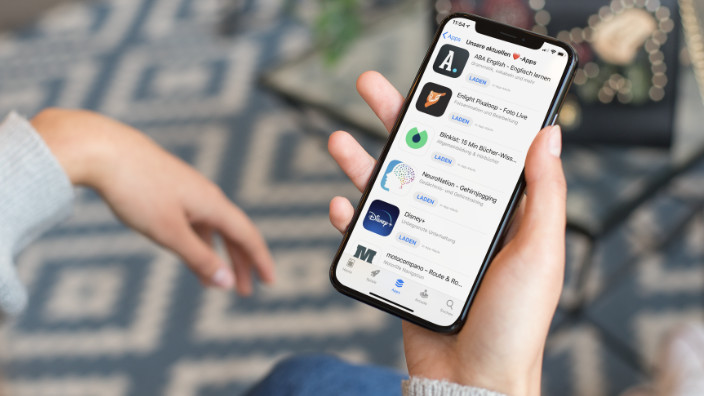 iPhone mit App Vorschlägen im App Store