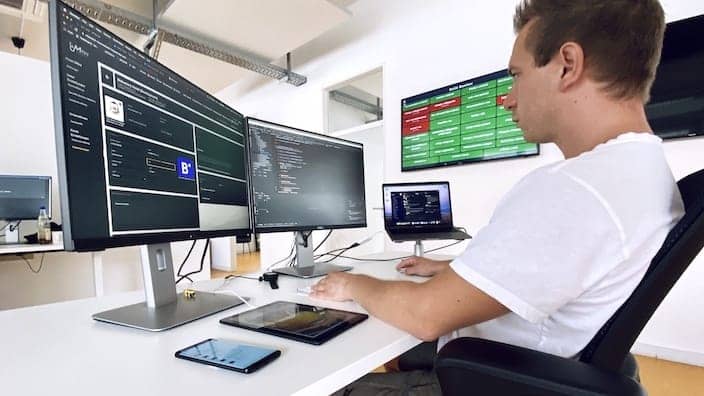 Softwareentwickler Luca Arbeitsalltag Bitfactory